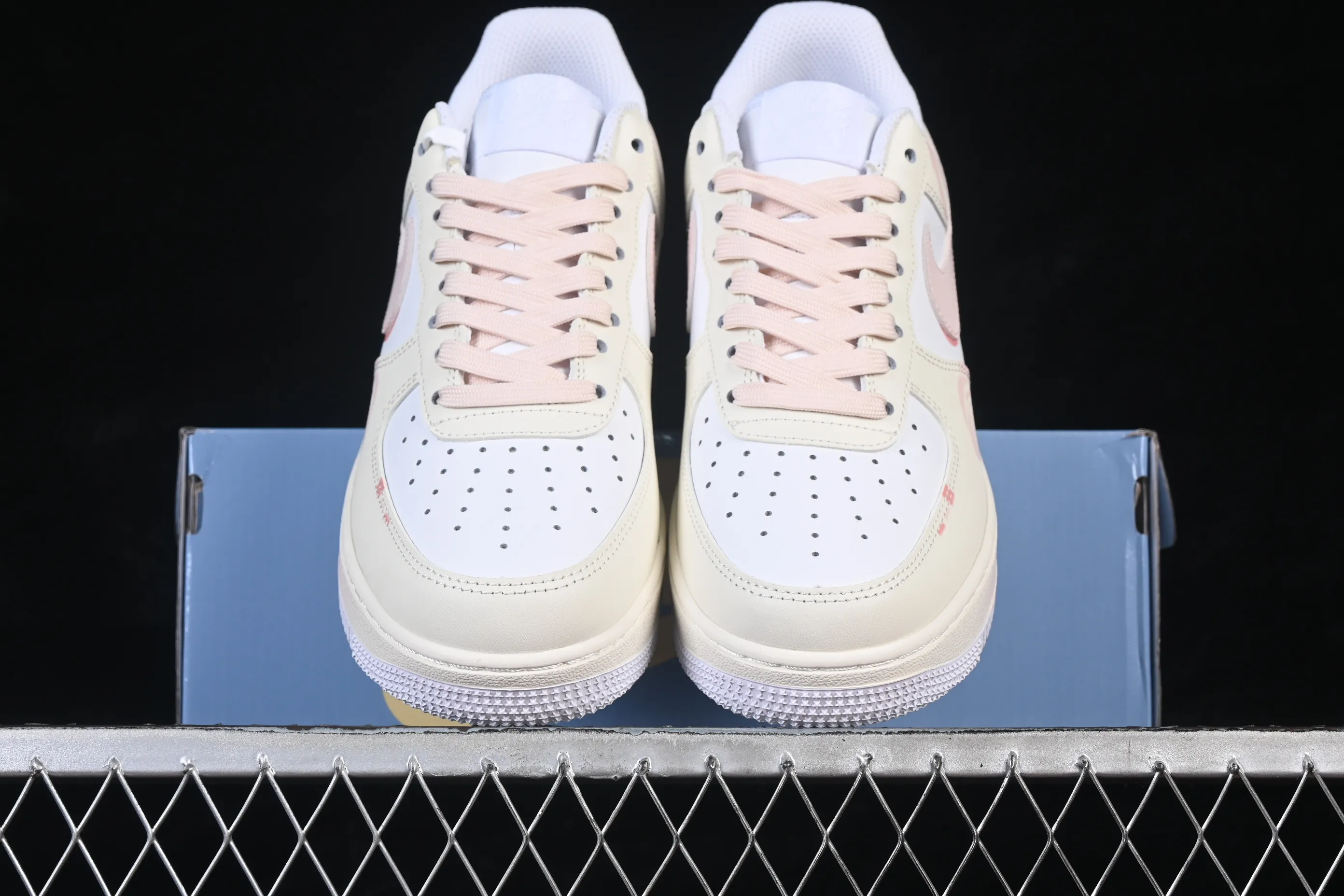 All categories Nk Air Force 1 Air Force series Nk Air Force 1 Low Air Force low-top Nike Air Force 1'07 Low Two-dimensional theme Rose Kiss Air Force 1 low-top casual sneakers ZH0316-150